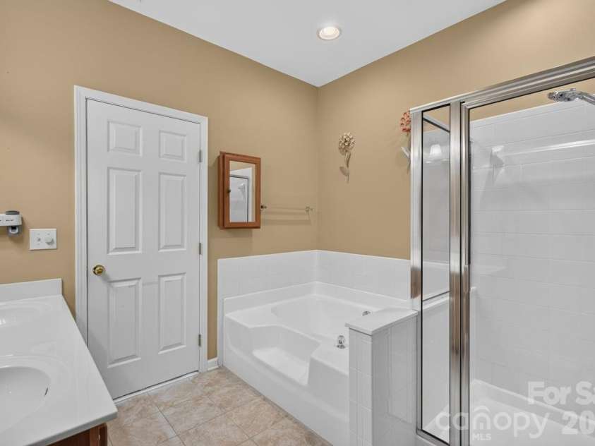 621 Colbert Way, Fort Mill, SC 29715.  MLS# CAR4418341, YatesRealty ID 55758. 