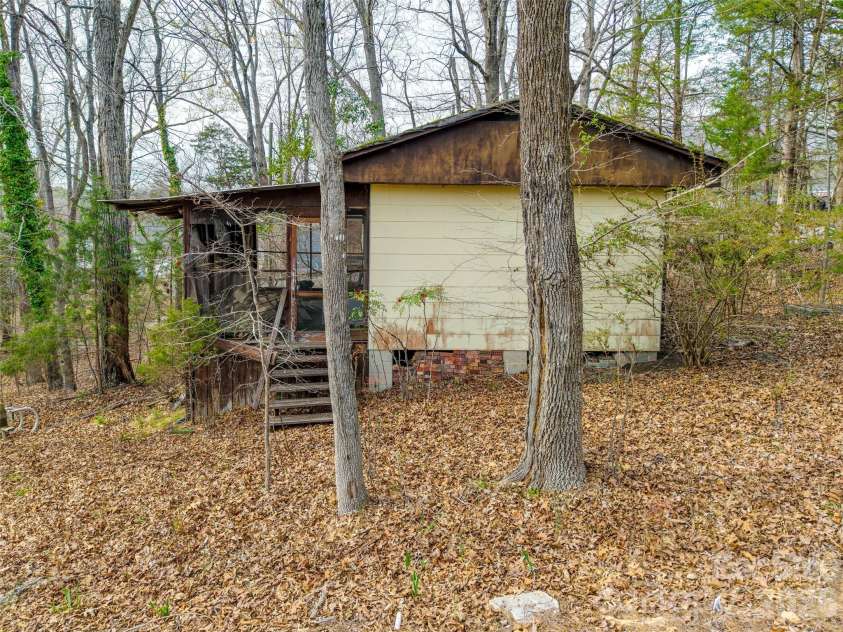 5549 Beaverdam Creek Road, Clover, SC 29710.  MLS# CAR4360304, YatesRealty ID 5576. 