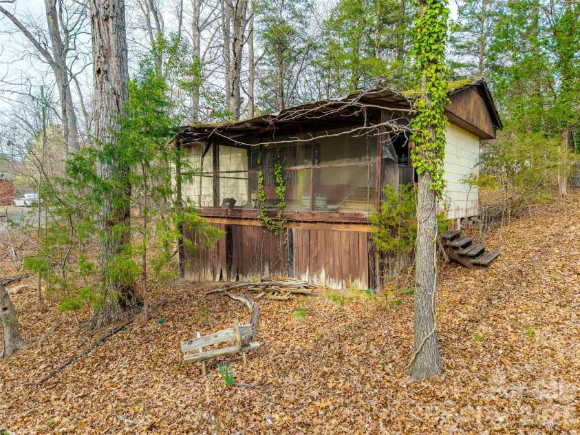 5549 Beaverdam Creek Road, Clover, SC 29710.  MLS# CAR4360304, YatesRealty ID 5576. 