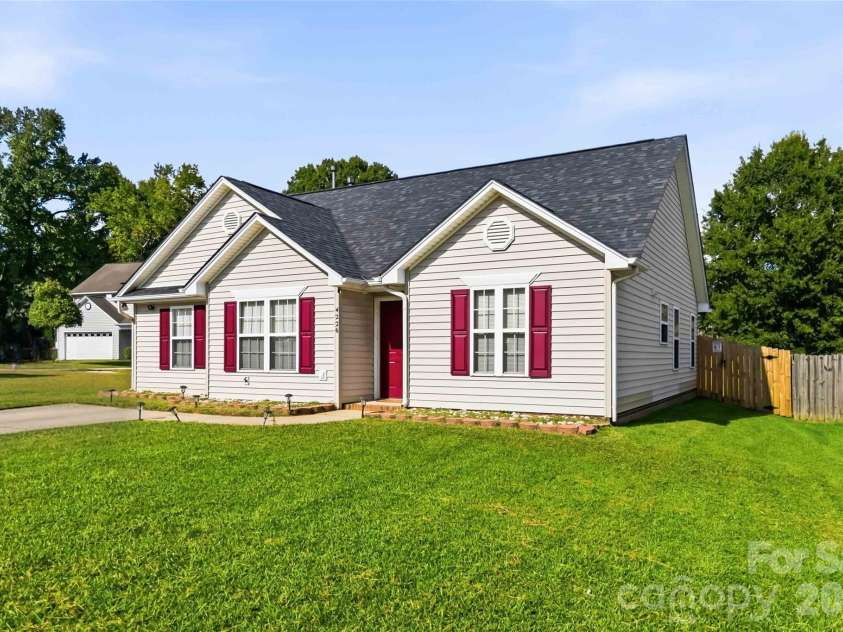 4226 Red Shed Lane, Charlotte, NC 28269.  MLS# CAR4433091, YatesRealty ID 55760. 