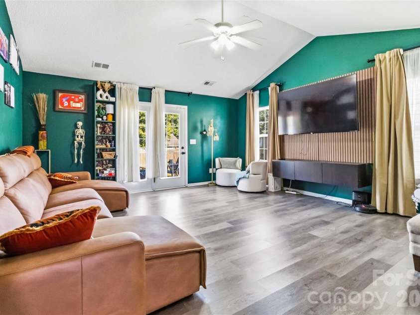4226 Red Shed Lane, Charlotte, NC 28269.  MLS# CAR4433091, YatesRealty ID 55760. 
