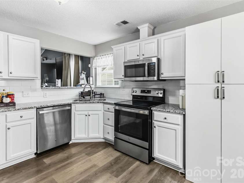 4226 Red Shed Lane, Charlotte, NC 28269.  MLS# CAR4433091, YatesRealty ID 55760. 