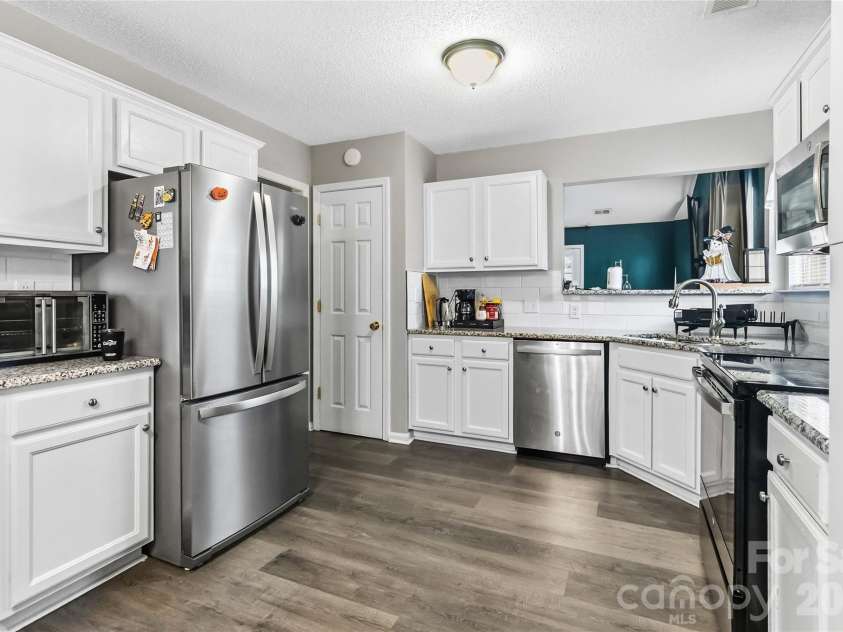4226 Red Shed Lane, Charlotte, NC 28269.  MLS# CAR4433091, YatesRealty ID 55760. 