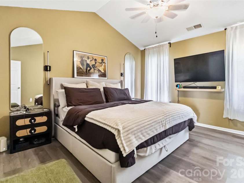 4226 Red Shed Lane, Charlotte, NC 28269.  MLS# CAR4433091, YatesRealty ID 55760. 