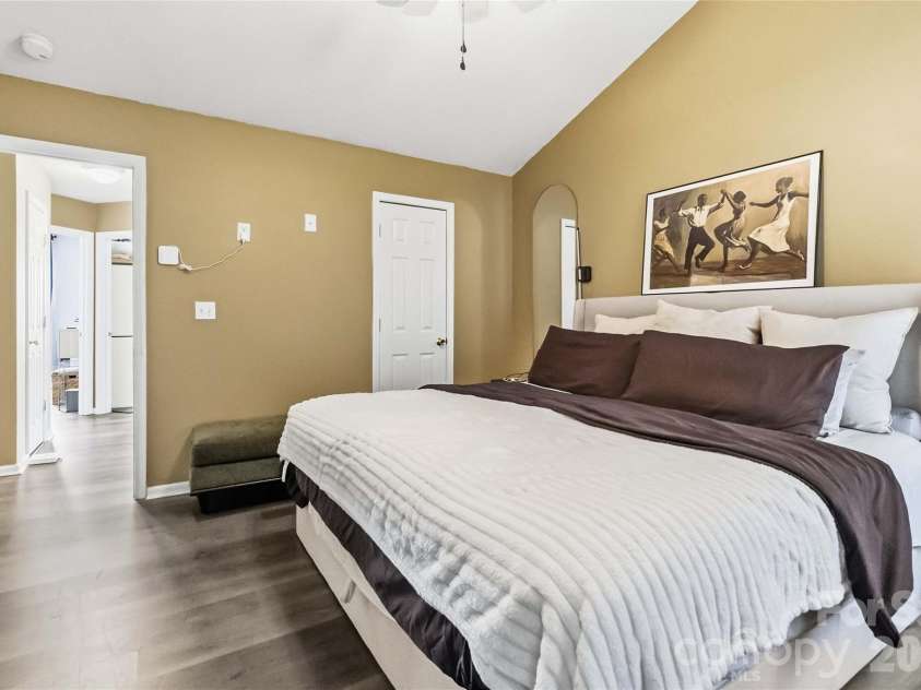 4226 Red Shed Lane, Charlotte, NC 28269.  MLS# CAR4433091, YatesRealty ID 55760. 