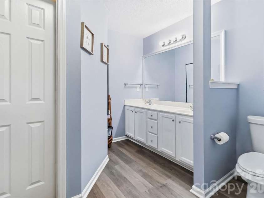 4226 Red Shed Lane, Charlotte, NC 28269.  MLS# CAR4433091, YatesRealty ID 55760. 