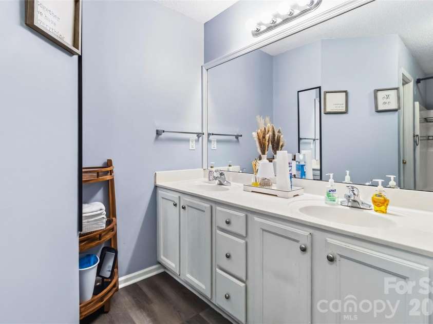 4226 Red Shed Lane, Charlotte, NC 28269.  MLS# CAR4433091, YatesRealty ID 55760. 