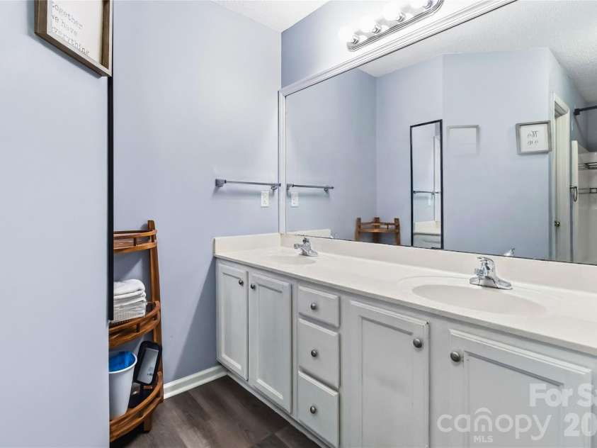 4226 Red Shed Lane, Charlotte, NC 28269.  MLS# CAR4433091, YatesRealty ID 55760. 