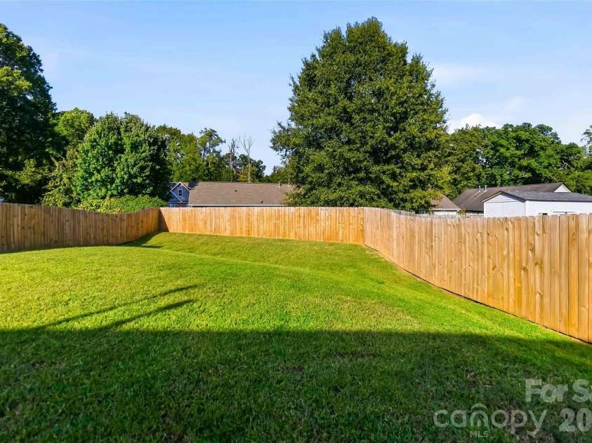 4226 Red Shed Lane, Charlotte, NC 28269.  MLS# CAR4433091, YatesRealty ID 55760. 