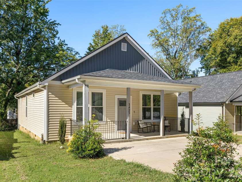 3425 Mable Hubbard Drive, Charlotte, NC 28208.  MLS# CAR4430976, YatesRealty ID 55762. 