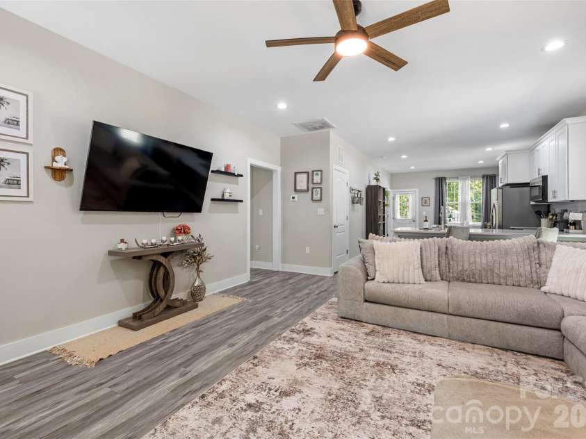 3425 Mable Hubbard Drive, Charlotte, NC 28208.  MLS# CAR4430976, YatesRealty ID 55762. 