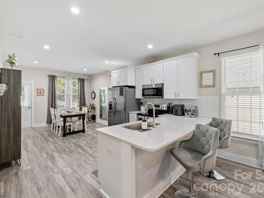 3425 Mable Hubbard Drive, Charlotte, NC 28208.  MLS# CAR4430976, YatesRealty ID 55762. 