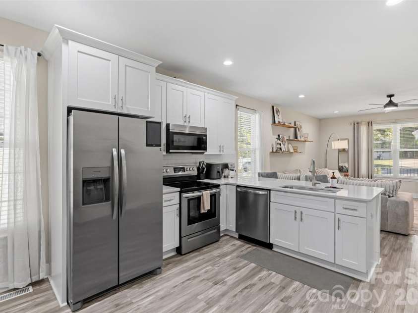 3425 Mable Hubbard Drive, Charlotte, NC 28208.  MLS# CAR4430976, YatesRealty ID 55762. 
