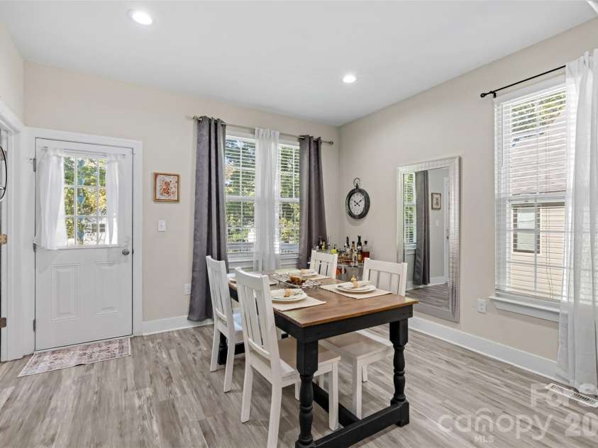 3425 Mable Hubbard Drive, Charlotte, NC 28208.  MLS# CAR4430976, YatesRealty ID 55762. 