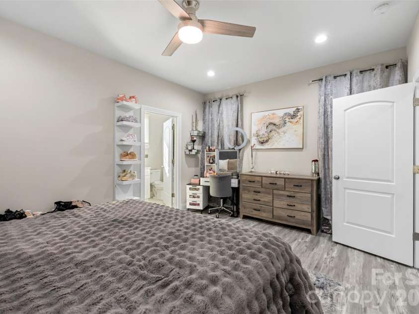 3425 Mable Hubbard Drive, Charlotte, NC 28208.  MLS# CAR4430976, YatesRealty ID 55762. 