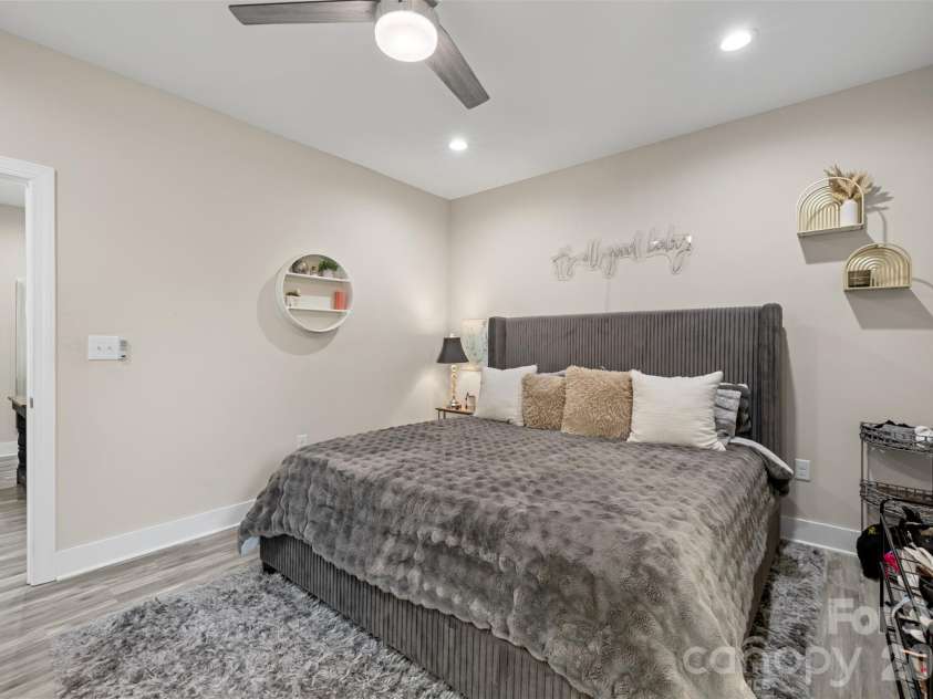 3425 Mable Hubbard Drive, Charlotte, NC 28208.  MLS# CAR4430976, YatesRealty ID 55762. 