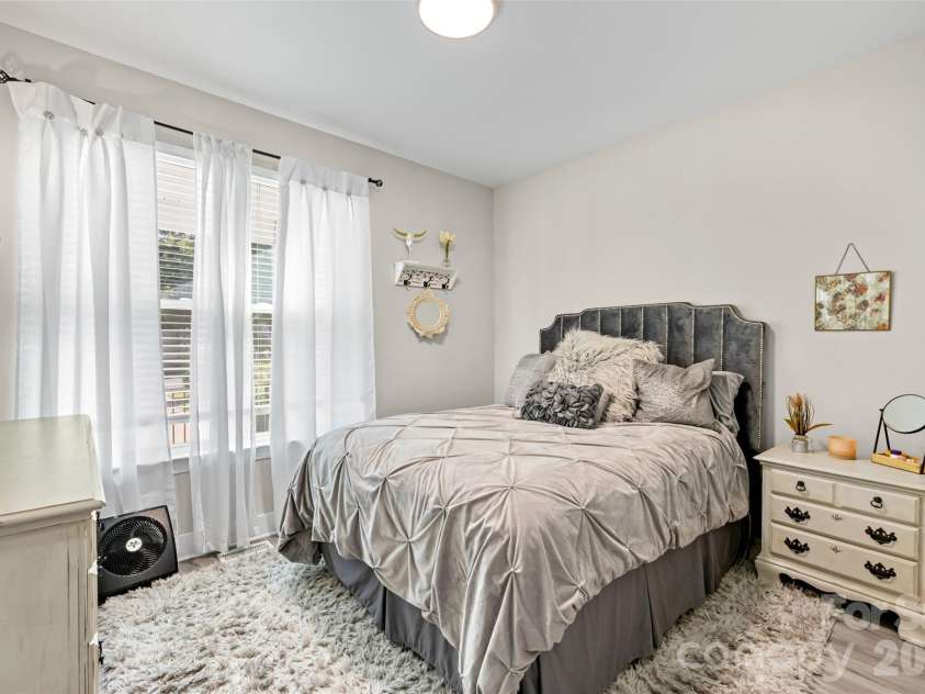 3425 Mable Hubbard Drive, Charlotte, NC 28208.  MLS# CAR4430976, YatesRealty ID 55762. 