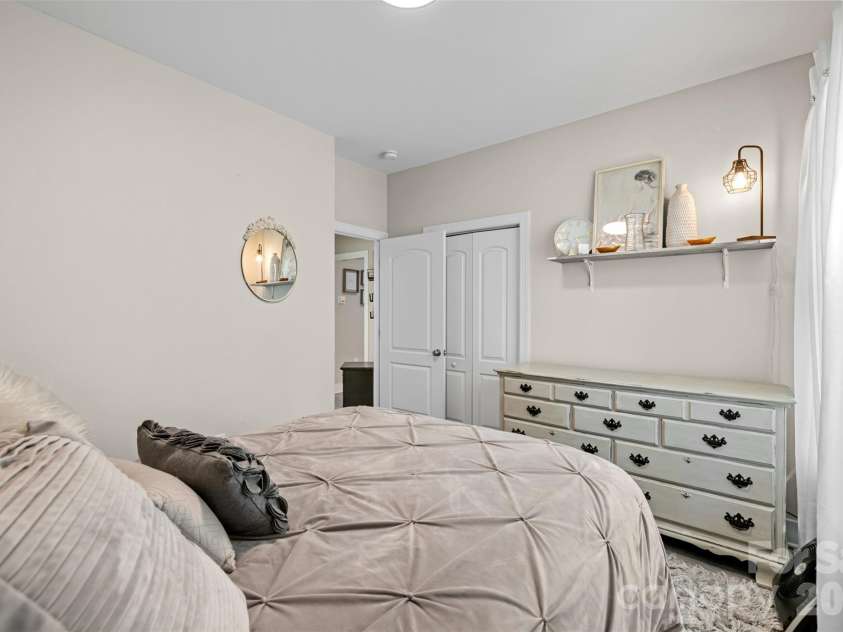 3425 Mable Hubbard Drive, Charlotte, NC 28208.  MLS# CAR4430976, YatesRealty ID 55762. 