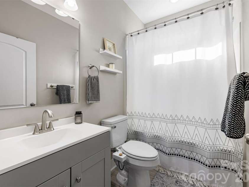 3425 Mable Hubbard Drive, Charlotte, NC 28208.  MLS# CAR4430976, YatesRealty ID 55762. 
