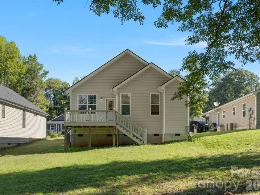 3425 Mable Hubbard Drive, Charlotte, NC 28208.  MLS# CAR4430976, YatesRealty ID 55762. 