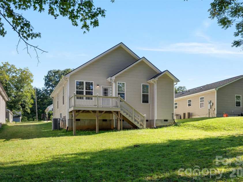 3425 Mable Hubbard Drive, Charlotte, NC 28208.  MLS# CAR4430976, YatesRealty ID 55762. 