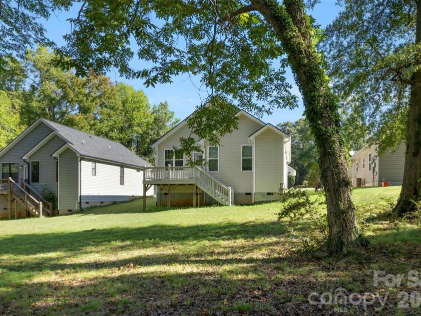 3425 Mable Hubbard Drive, Charlotte, NC 28208.  MLS# CAR4430976, YatesRealty ID 55762. 