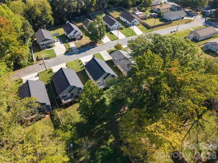 3425 Mable Hubbard Drive, Charlotte, NC 28208.  MLS# CAR4430976, YatesRealty ID 55762. 