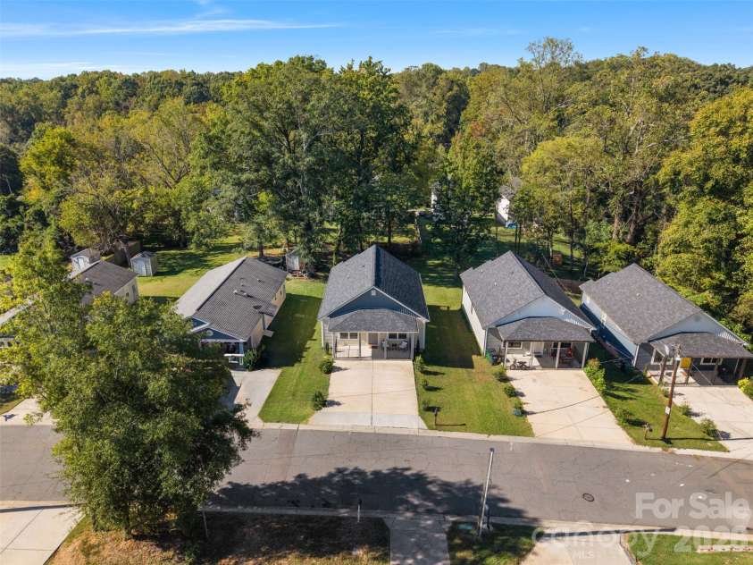 3425 Mable Hubbard Drive, Charlotte, NC 28208.  MLS# CAR4430976, YatesRealty ID 55762. 