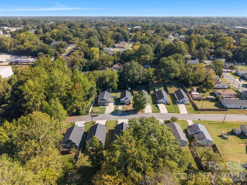 3425 Mable Hubbard Drive, Charlotte, NC 28208.  MLS# CAR4430976, YatesRealty ID 55762. 