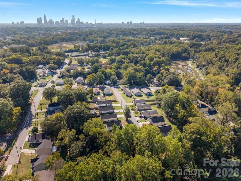 3425 Mable Hubbard Drive, Charlotte, NC 28208.  MLS# CAR4430976, YatesRealty ID 55762. 