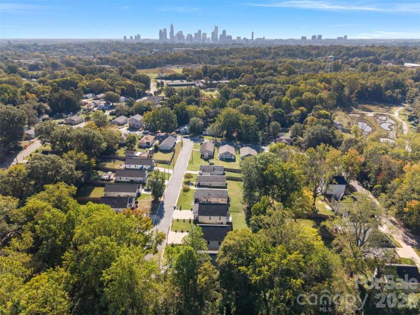 3425 Mable Hubbard Drive, Charlotte, NC 28208.  MLS# CAR4430976, YatesRealty ID 55762. Close to uptown