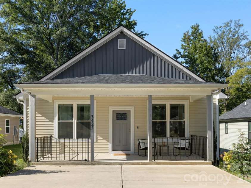 3425 Mable Hubbard Drive, Charlotte, NC 28208.  MLS# CAR4430976, YatesRealty ID 55762. Cute covered front porch