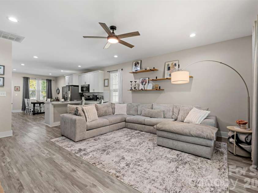 3425 Mable Hubbard Drive, Charlotte, NC 28208.  MLS# CAR4430976, YatesRealty ID 55762. Open living area