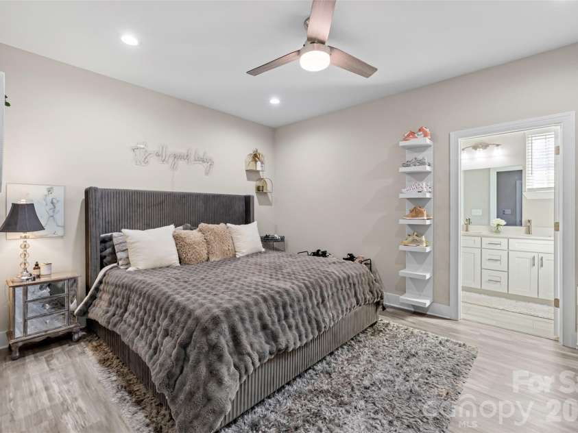 3425 Mable Hubbard Drive, Charlotte, NC 28208.  MLS# CAR4430976, YatesRealty ID 55762. Primary bedroom