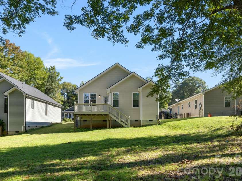 3425 Mable Hubbard Drive, Charlotte, NC 28208.  MLS# CAR4430976, YatesRealty ID 55762. Yard can be fenced in