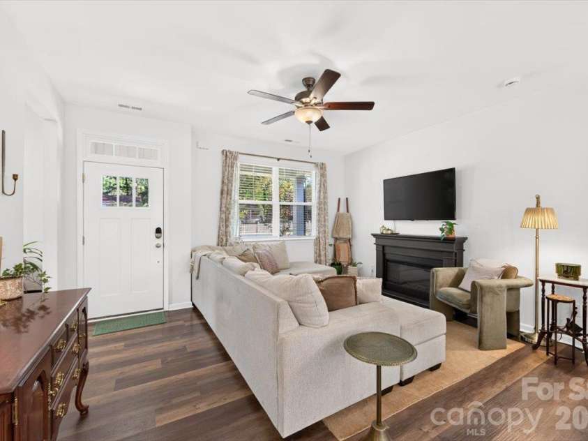 1816 Purser Drive, Charlotte, NC 28215.  MLS# CAR4431336, YatesRealty ID 55766. 