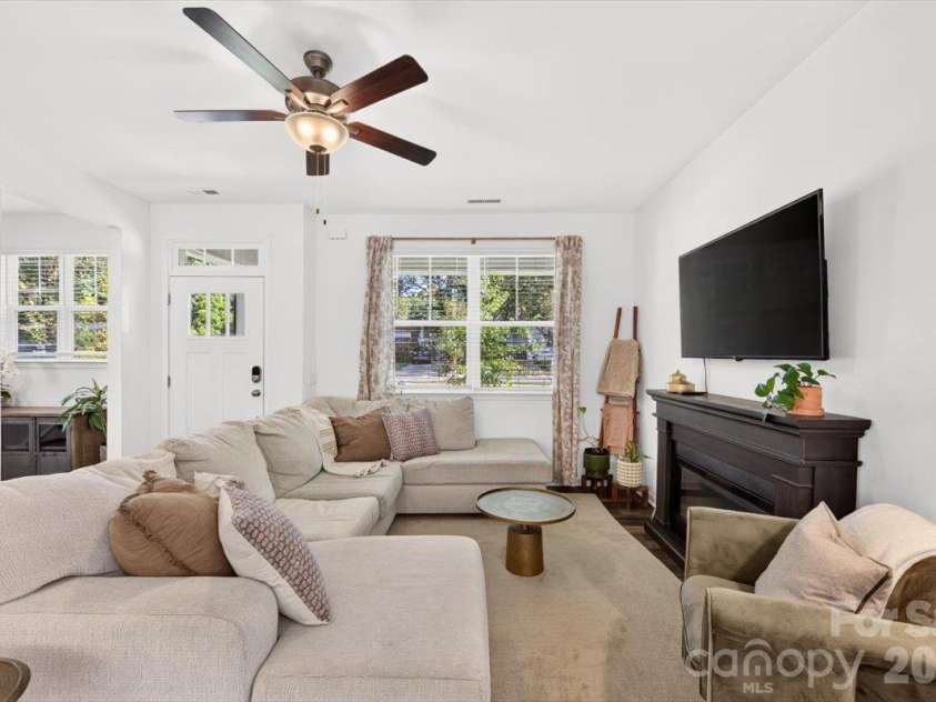 1816 Purser Drive, Charlotte, NC 28215.  MLS# CAR4431336, YatesRealty ID 55766. 