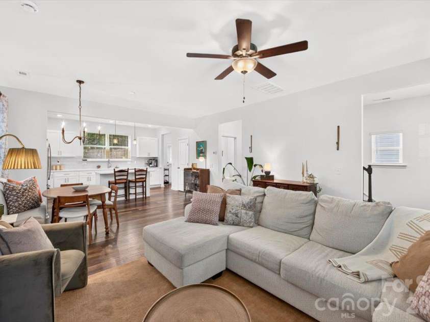 1816 Purser Drive, Charlotte, NC 28215.  MLS# CAR4431336, YatesRealty ID 55766. 