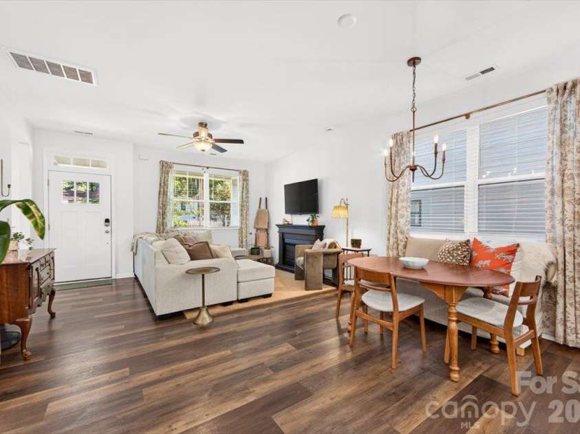1816 Purser Drive, Charlotte, NC 28215.  MLS# CAR4431336, YatesRealty ID 55766. 