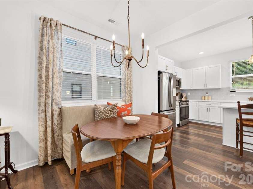 1816 Purser Drive, Charlotte, NC 28215.  MLS# CAR4431336, YatesRealty ID 55766. 