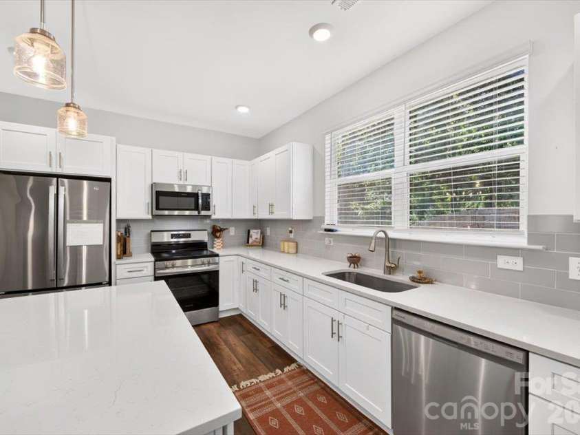 1816 Purser Drive, Charlotte, NC 28215.  MLS# CAR4431336, YatesRealty ID 55766. 