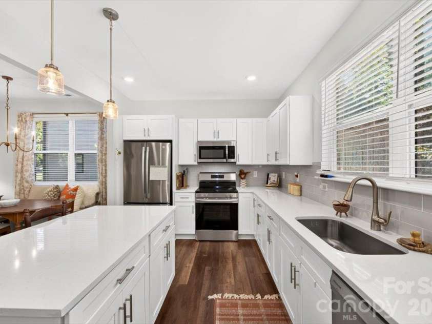 1816 Purser Drive, Charlotte, NC 28215.  MLS# CAR4431336, YatesRealty ID 55766. 