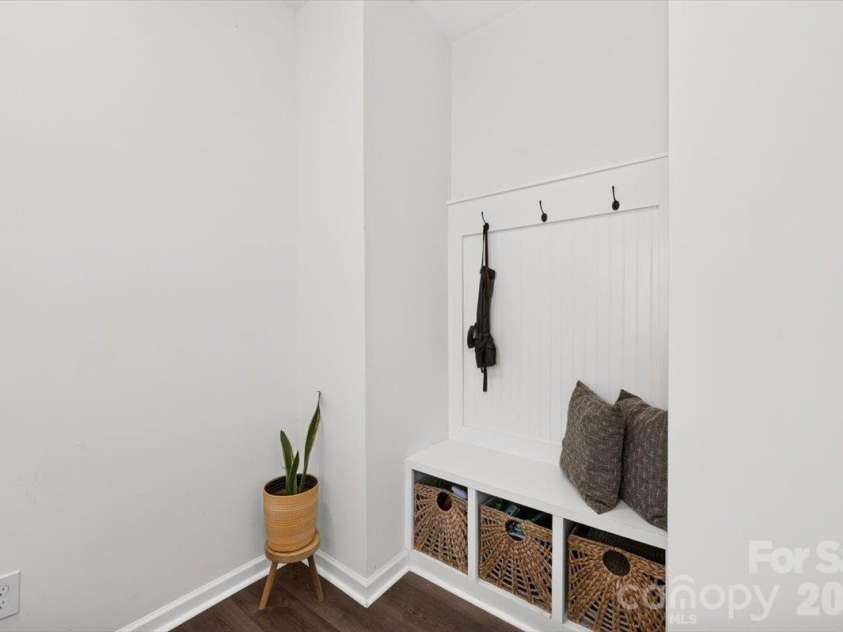 1816 Purser Drive, Charlotte, NC 28215.  MLS# CAR4431336, YatesRealty ID 55766. 