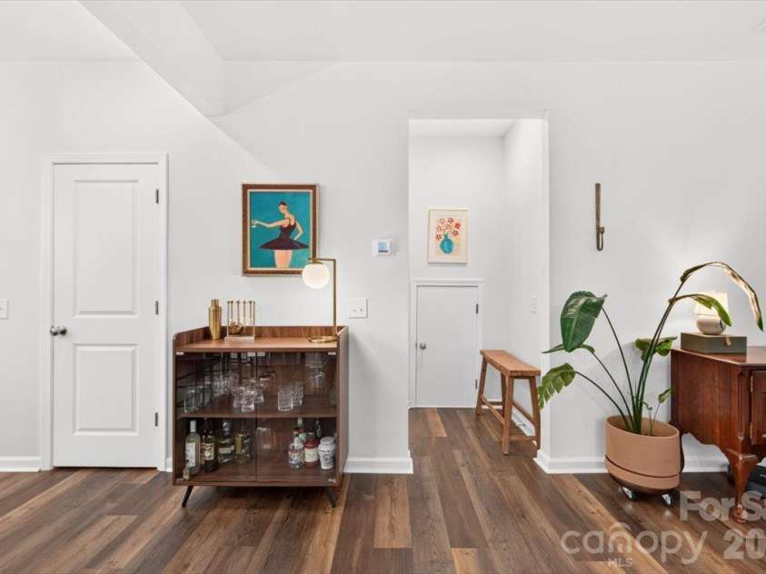1816 Purser Drive, Charlotte, NC 28215.  MLS# CAR4431336, YatesRealty ID 55766. 