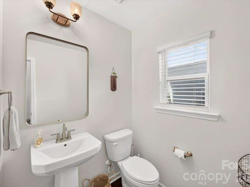 1816 Purser Drive, Charlotte, NC 28215.  MLS# CAR4431336, YatesRealty ID 55766. 