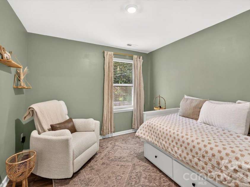 1816 Purser Drive, Charlotte, NC 28215.  MLS# CAR4431336, YatesRealty ID 55766. 