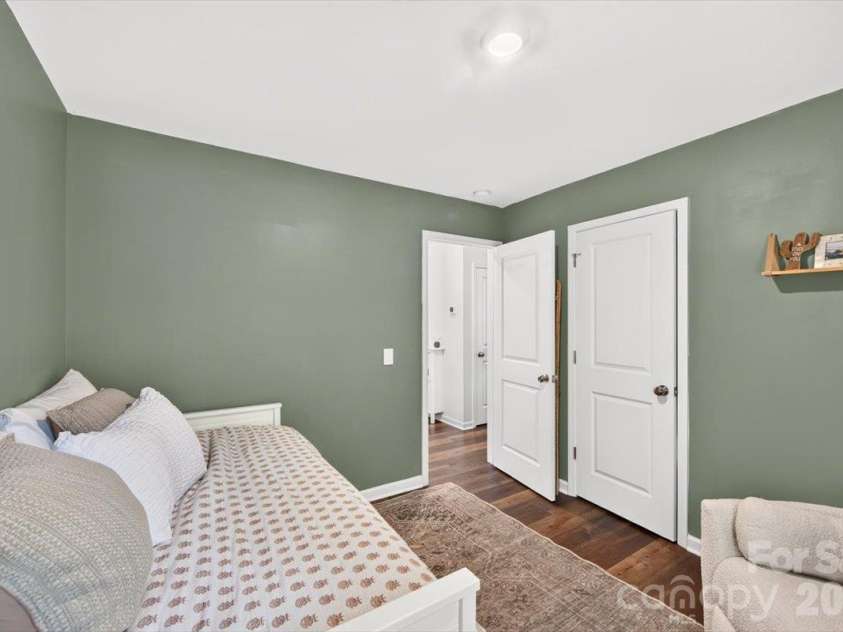 1816 Purser Drive, Charlotte, NC 28215.  MLS# CAR4431336, YatesRealty ID 55766. 