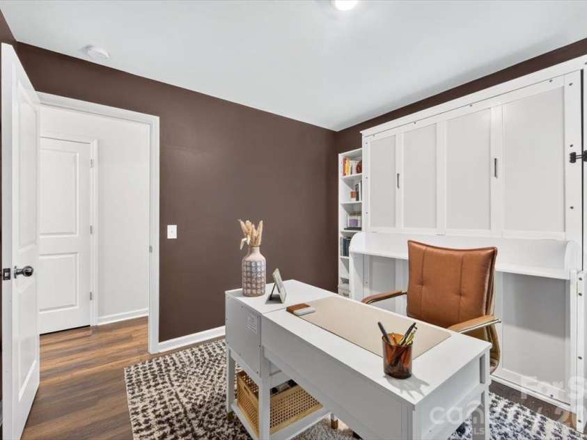 1816 Purser Drive, Charlotte, NC 28215.  MLS# CAR4431336, YatesRealty ID 55766. 
