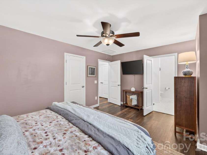 1816 Purser Drive, Charlotte, NC 28215.  MLS# CAR4431336, YatesRealty ID 55766. 