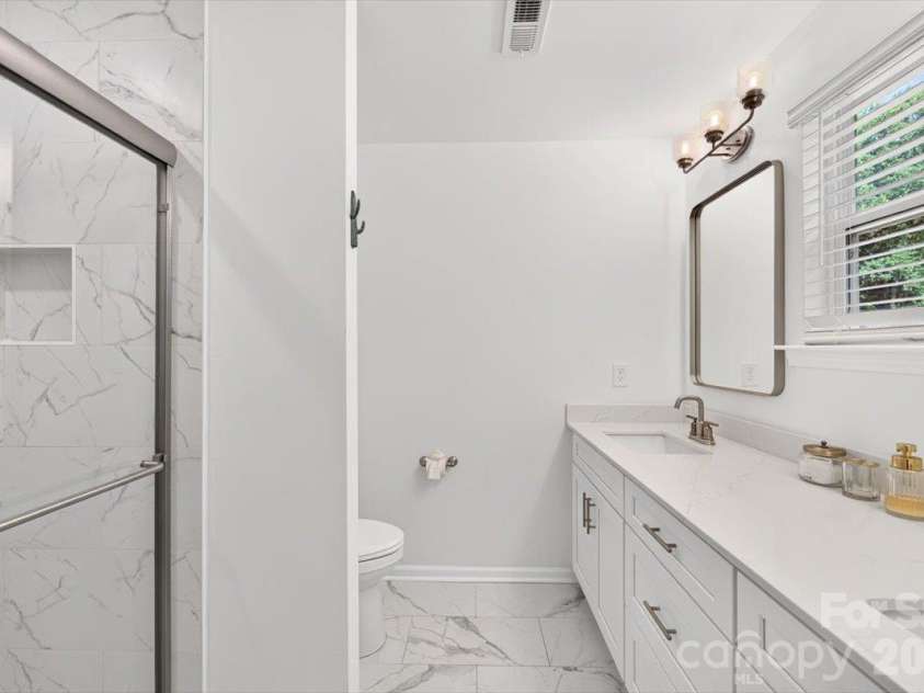 1816 Purser Drive, Charlotte, NC 28215.  MLS# CAR4431336, YatesRealty ID 55766. 